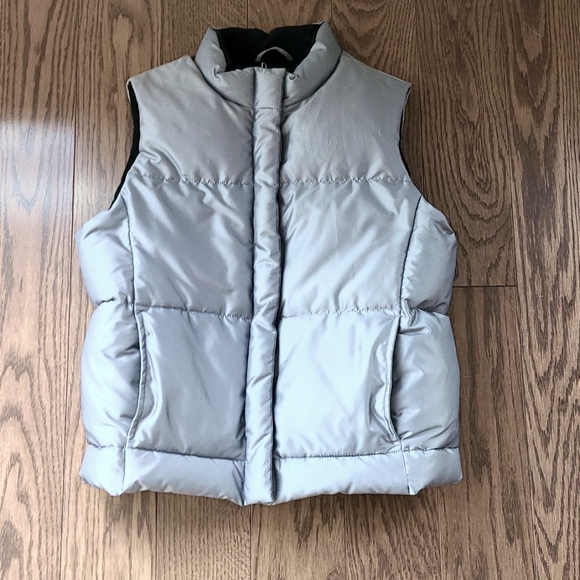 Gap silver puffer vest with fleece lining xs new condition - Picture 1 of 3